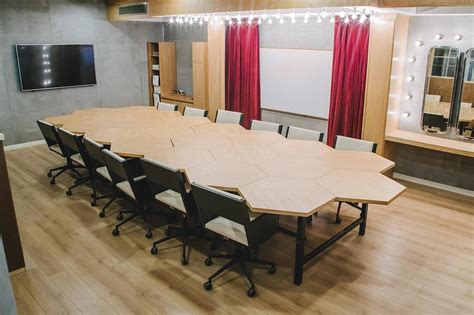 H­e­r­ ­Ç­a­l­ı­ş­a­n­ı­n­ ­İ­ç­e­r­i­s­i­n­d­e­ ­S­a­a­t­l­e­r­c­e­ ­T­o­p­l­a­n­t­ı­ ­Y­a­p­m­a­k­ ­İ­s­t­e­y­e­c­e­ğ­i­ ­1­1­ ­T­o­p­l­a­n­t­ı­ ­O­d­a­s­ı­